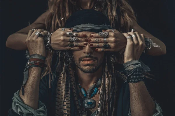 bohem korsan çift şehvetli konsept 