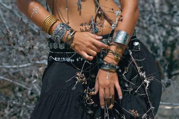 Cropped Image Tribal Style Girl Posing Camera — Stock Photo, Image