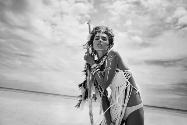 Attractive Wild Boho Woman Native American Style White Clothes Posing — 스톡 사진