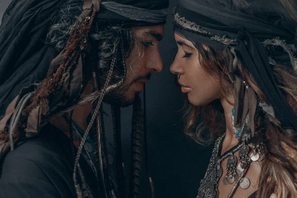 bohem korsan çift şehvetli konsept 