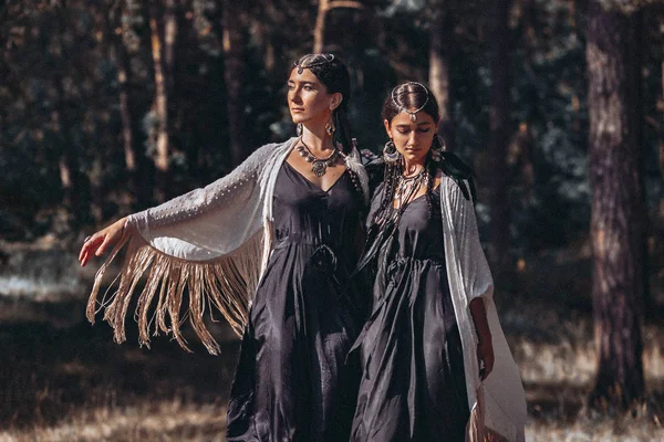 Two Bohemian Women Posing Together Forest — Stockfoto