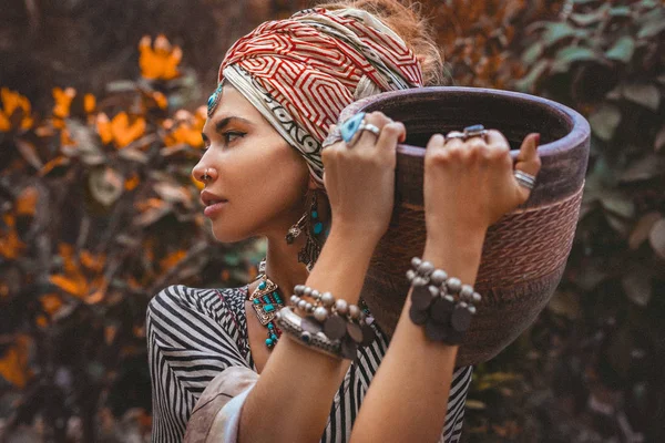 Retrato Moda Menina Bonita Estilo Fusão Com Turbante — Fotografia de Stock