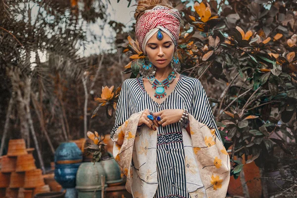 Retrato Moda Hermosa Chica Estilo Fusión Con Turbante — Foto de Stock