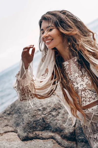 Stylish Young Bohemian Woman Posing Stone Beach Background — Stock Photo, Image