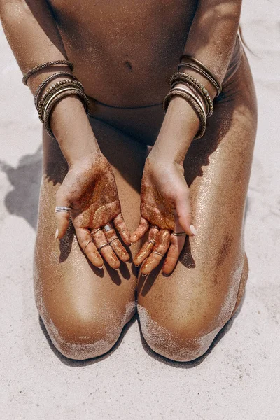 Cropped Image Seductive Bohemian Woman Posing Beach Glitters Hands — Stock Photo, Image