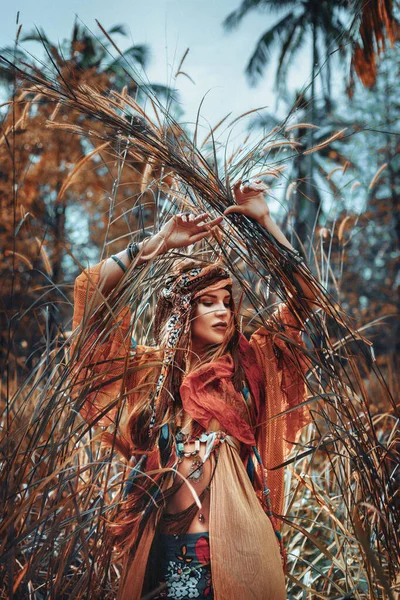 Belle Jeune Boho Gitane Style Femme Plein Air — Photo