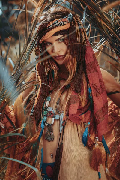 Belle Jeune Boho Gitane Style Femme Plein Air — Photo