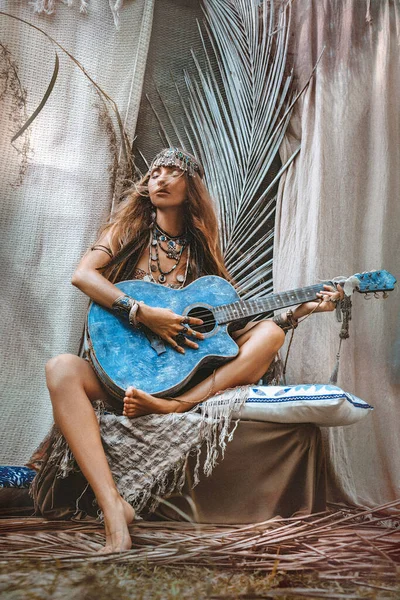 Schöne Junge Zigeunerin Stil Frauenporträt — Stockfoto