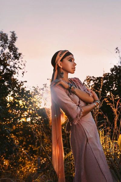 Beautiful Young Fashionable Woman Dress Field Sunset — Stock Photo, Image