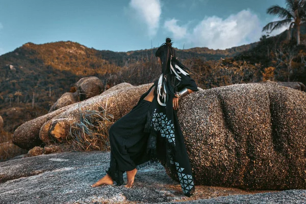 Schöne Junge Stilvolle Tribal Stil Frau Freien — Stockfoto