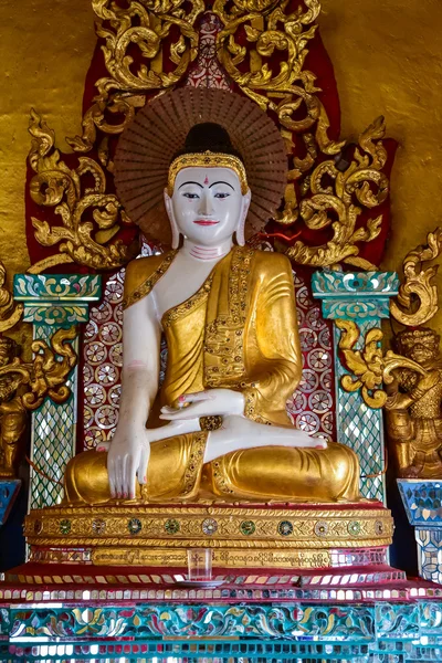 Myanmar beyaz Buda görüntü heykel