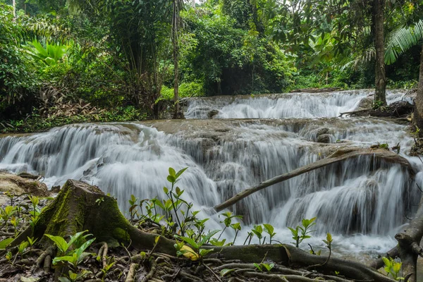 Kroeng Krawia водоспад — стокове фото