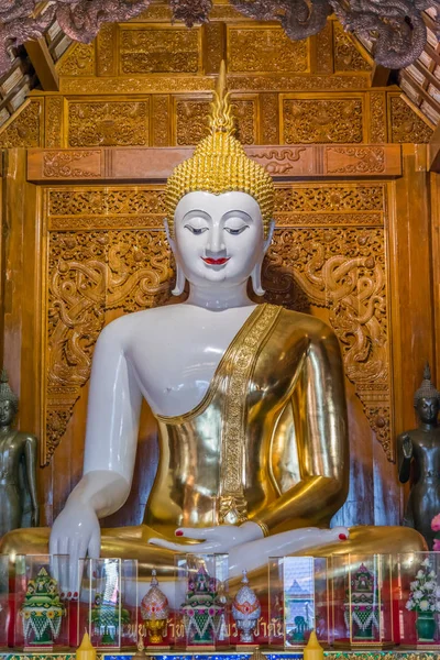 Wit Boeddha beeld — Stockfoto