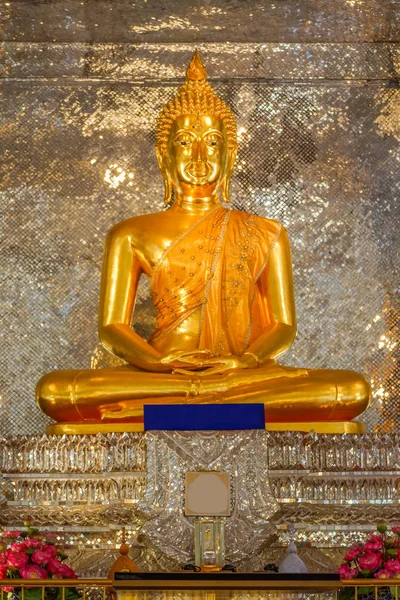 Golden Buddha image in church — Stock Photo, Image