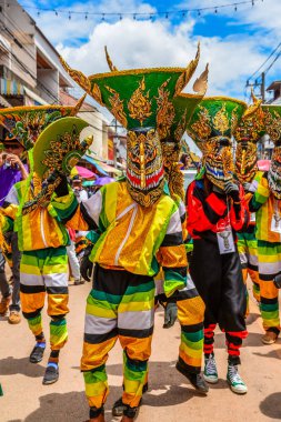 Tay kuzeydoğu geleneksel Phi Ta Khon Hayalet Festivali geçit töreni