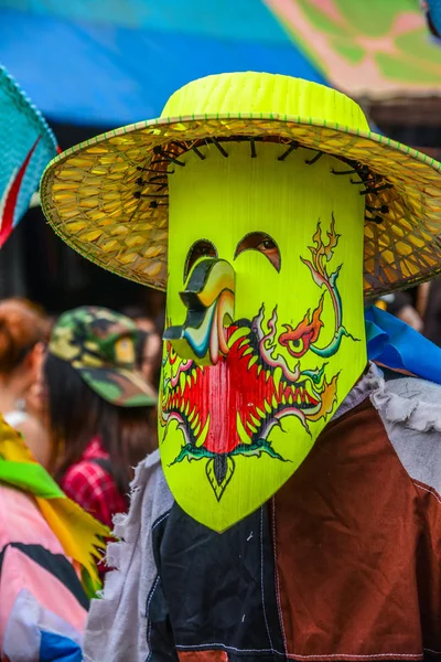 Thajská tradiční severovýchodní Phi Ta Khon duch Festival parade — Stock fotografie