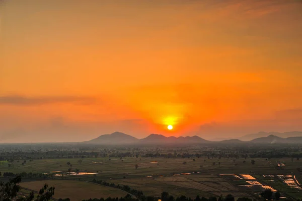 Granja de arroz al atardecer —  Fotos de Stock