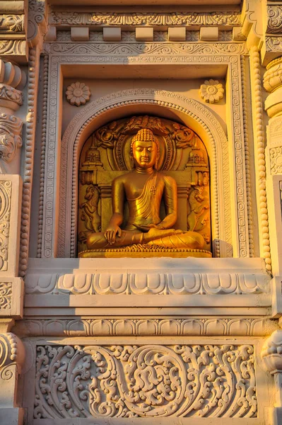 Golden Buddha Image with traditional Thai art — Stock Photo, Image