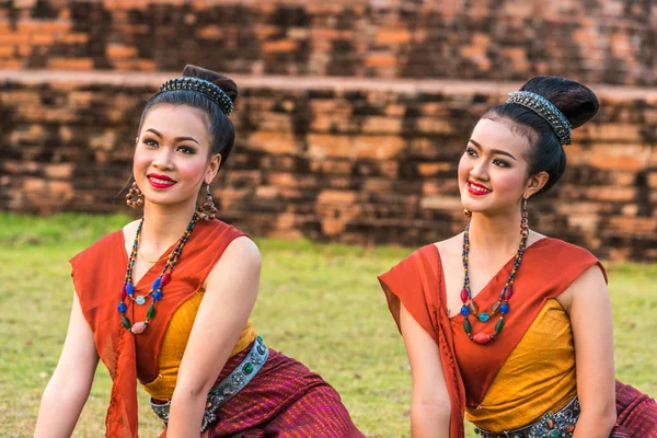 Thai northeastern traditional dancers. — Stock Photo, Image