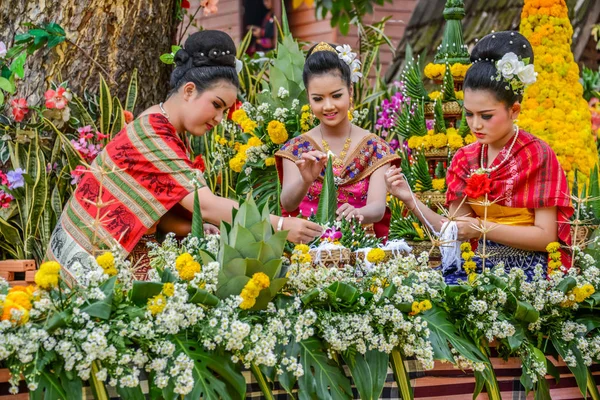 Tailandia noreste tradicional ofrenda de arroz y guirnalda — Foto de Stock