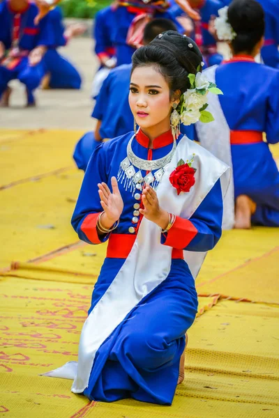 Thai northeastern Phutai dancer. — Stock Photo, Image