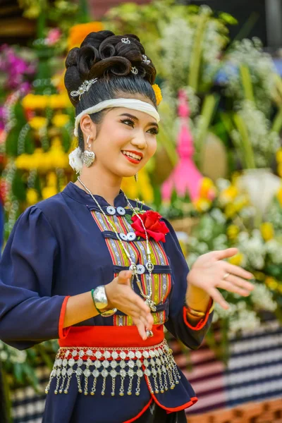 Bailarina tailandesa del noreste de Phutai . — Foto de Stock