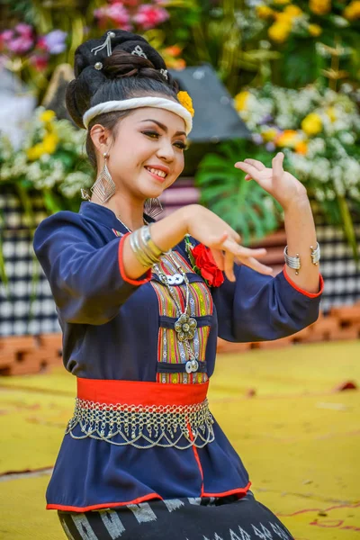 Thai northeastern Phutai dancer. — Stock Photo, Image