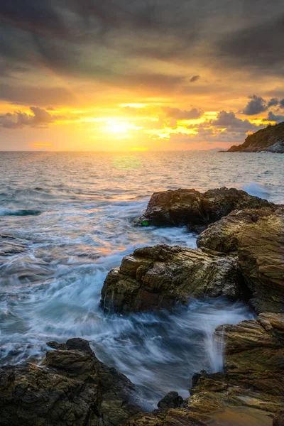 Mar y cielo con destello de lente — Foto de Stock