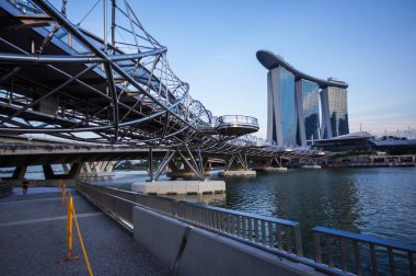 Köprü ve yol için Marina Bay Sands Hotel