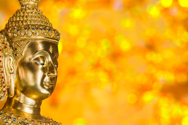 Head of golden Buddha Image with bokeh blurred background — Stock Photo, Image