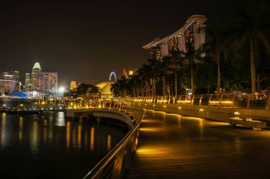Marina Bay Sands Hotel yanındaki geçit