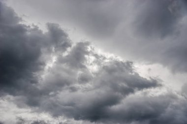 Gökyüzü yağmur bulutlarıyla