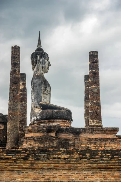 Sukhothai Tarih Parkı içinde eski ve antik Buda resim