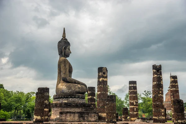 Sukhothai Tarih Parkı içinde eski ve antik Buda resim