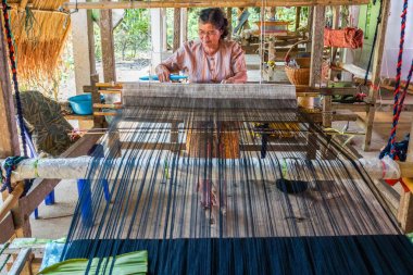 Kadın kırsal dokuma pamuk