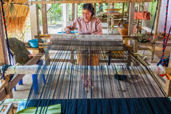 Kadın kırsal dokuma pamuk