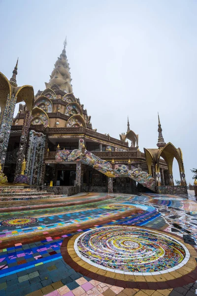 Wunderschöne buddhistische Kirche im phasornkaew buddhistischen Tempel — Stockfoto