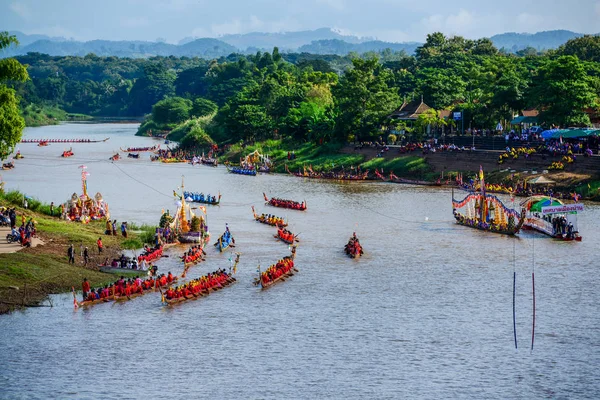 Tay geleneksel uzun tekne yarışı