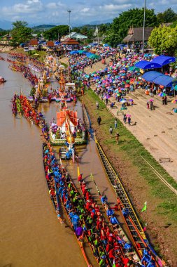 Tay geleneksel uzun tekne yarışı