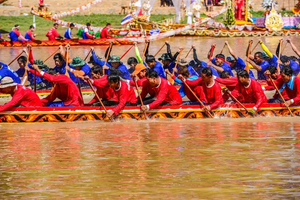 Tay geleneksel uzun tekne yarışı