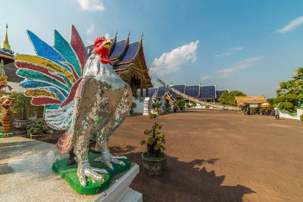The Grand Blue tapınak ya da Wat Ban Den gezi turist — Stok fotoğraf