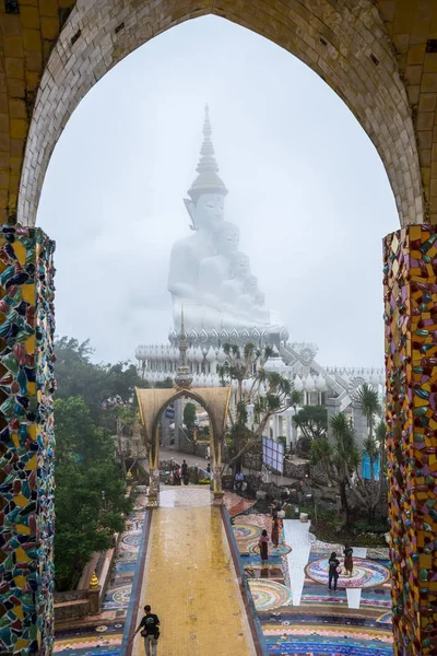 Buddhist tourists sightseeing beautiful white five Buddha Images — Stock Photo, Image
