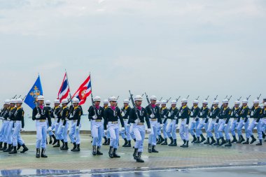 Havalı matkap uluslararası Fle gerçekleştirmek için yürüyen Donanma geçit töreni