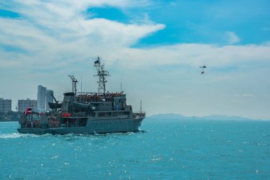 Uluslararası filo inceleme matkap denizde çalışan donanma savaş gemisi