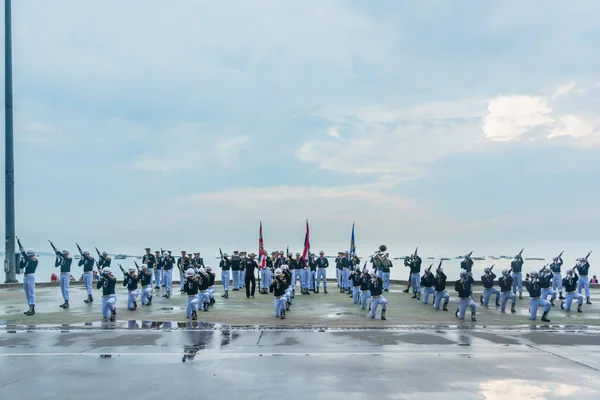 タイ海軍 demonstating 国際艦隊レビューで派手なドリル — ストック写真