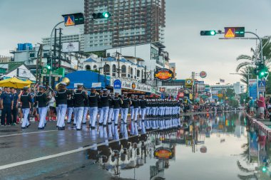 Havalı matkap uluslararası gerçekleştirdikten sonra yürüyüş Deniz Kuvvetleri geçit töreni