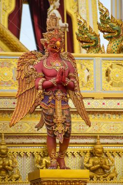 Garuda heykel, Tay edebiyat Himmapan Allah'a