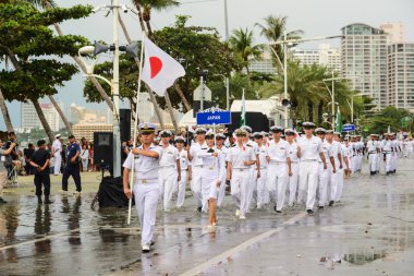 Uluslararası filo inceleme 2017 yılında yürüyen Japonya Deniz Kuvvetleri geçit töreni