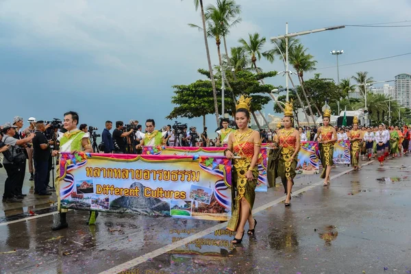 Défilé du gouvernement de la ville de Pattaya en marche dans la flotte internationale R — Photo