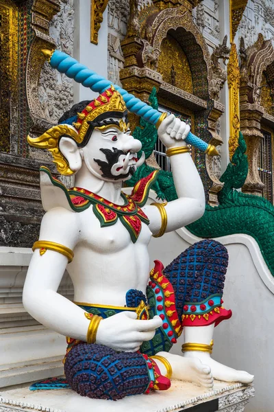 Letteratura tailandese scultura gigante decorata nel Grande Tempio Blu — Foto Stock
